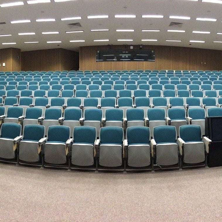 cropped-auditorium-572776_1920-2.jpg