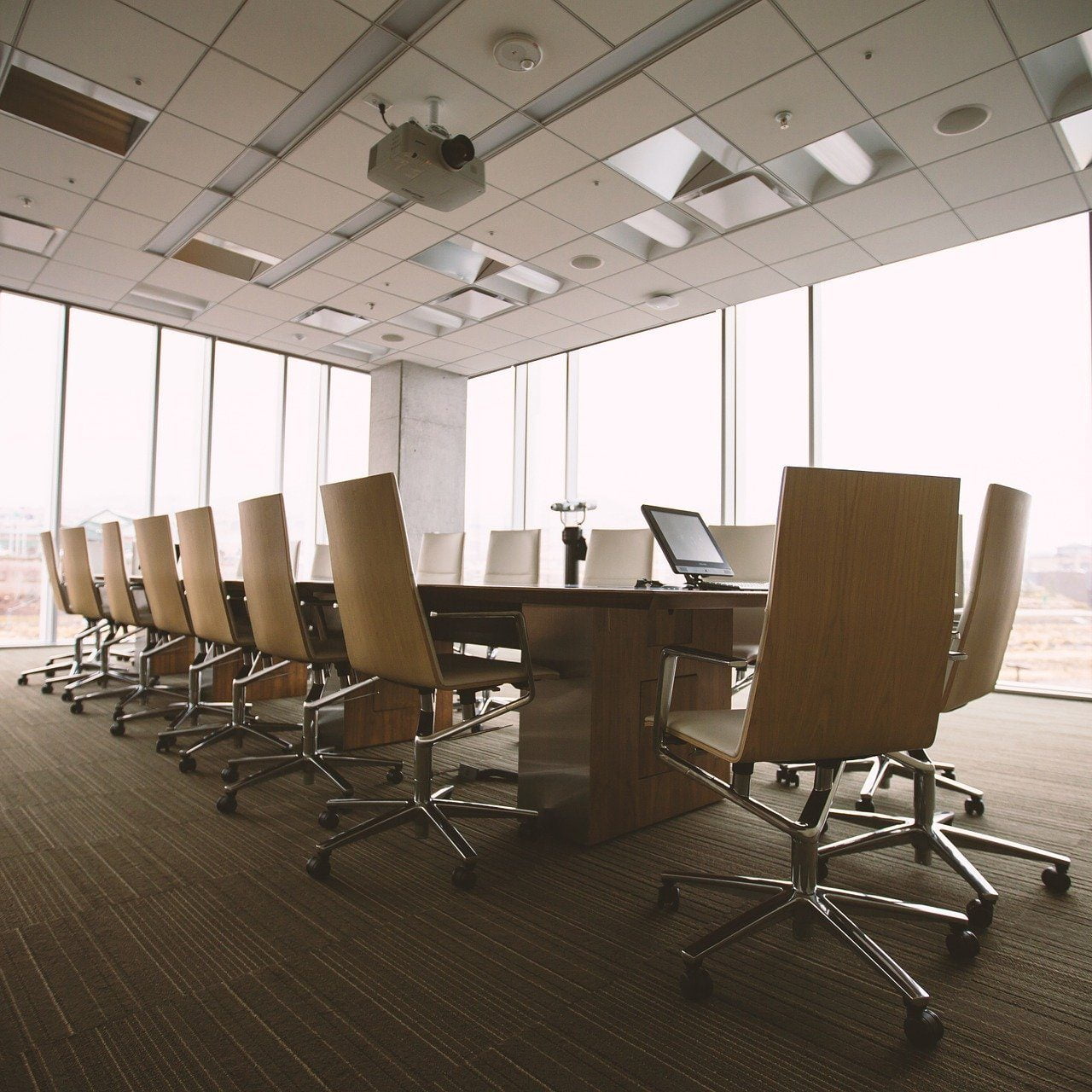cropped-conference-room-768441_1920.jpg